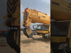 Cần cẩu gắn trên xe tải đã được tân trang lại